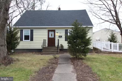 1 Locust Rd, Bordentown, NJ 08505