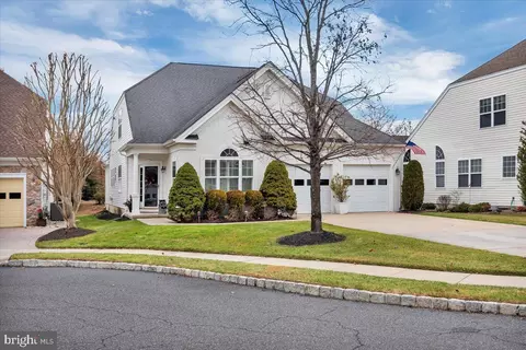 4 Anderson Ct, Marlton, NJ 08053