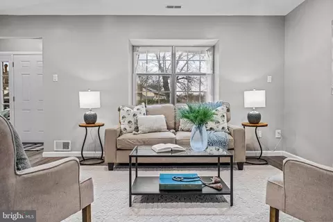 102 Malvern Ct, Mount Laurel, NJ 08054