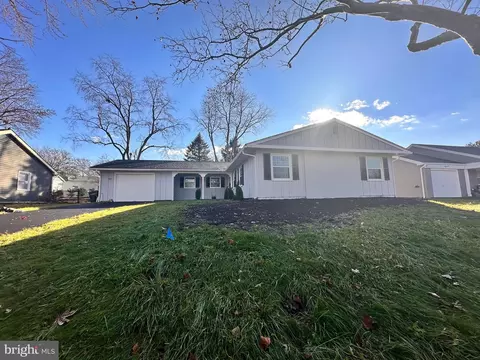 17 Enderly Ln, Willingboro, NJ 08046