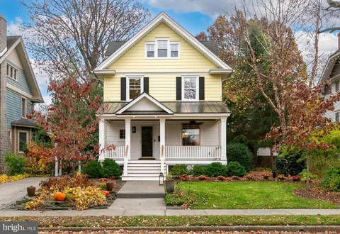 105 7th St, Riverton, NJ 08077