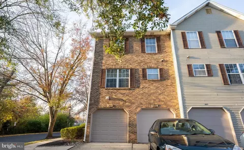 102 Ashby Ct, Mount Laurel, NJ 08054