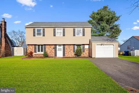 21 Boxwood Ln, Willingboro, NJ 08046
