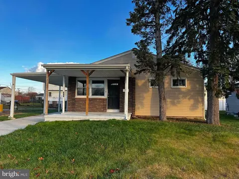 211 Curlew Ln, Mount Holly, NJ 08060