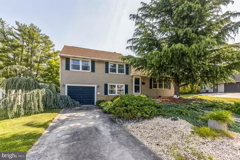 262 Southview Dr, Delran, NJ 08075