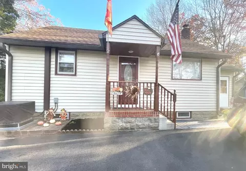 9 Ivy St, Browns Mills, NJ 08015