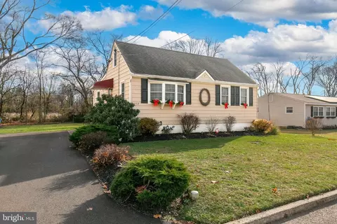112 Fairfax Dr, Cinnaminson, NJ 08077