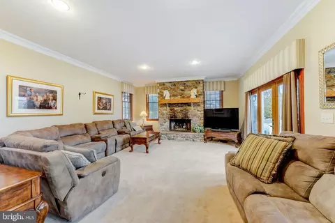 Living - 105 Paulson Rd, Wrightstown, NJ 08562 photo 2 of 4