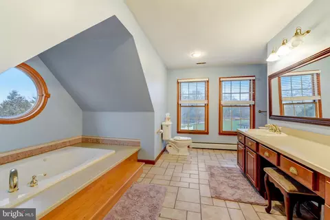 Bath - 105 Paulson Rd, Wrightstown, NJ 08562 photo 2 of 4