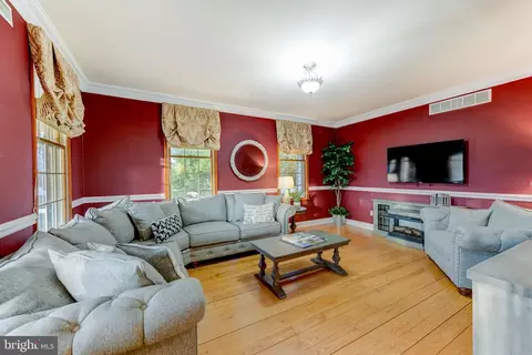 Living - 105 Paulson Rd, Wrightstown, NJ 08562 photo 1 of 4