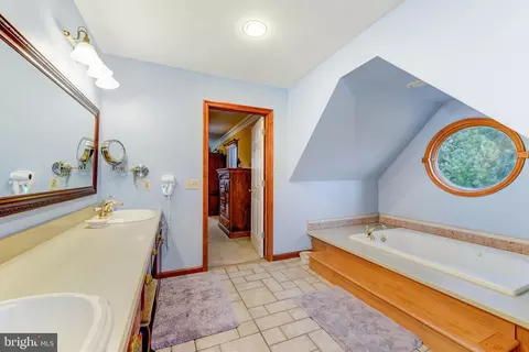 Bath - 105 Paulson Rd, Wrightstown, NJ 08562 photo 3 of 4