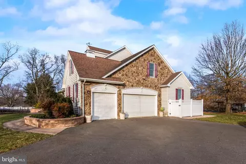 Exterior - 105 Paulson Rd, Wrightstown, NJ 08562 photo 5 of 10