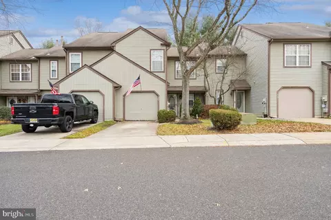 427 Kelham Ct, Mount Laurel, NJ 08054