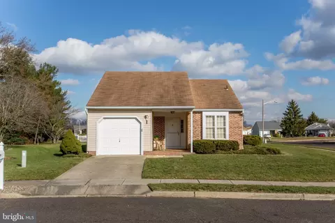 1 Keswick Ct, Mount Laurel, NJ 08054
