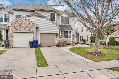 32 Manchester Way, Burlington, NJ 08016