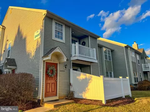2402 B Yarmouth Ln, Mount Laurel, NJ 08054