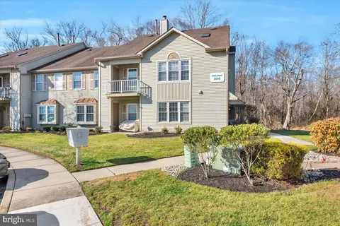 308 B Harwood Ct, Mount Laurel, NJ 08054