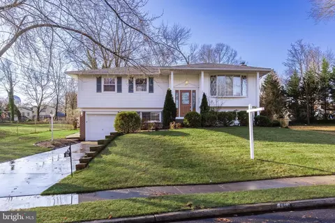 16 Hunter Dr, Delran, NJ 08075