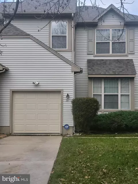 35 Shelburne St, Burlington, NJ 08016