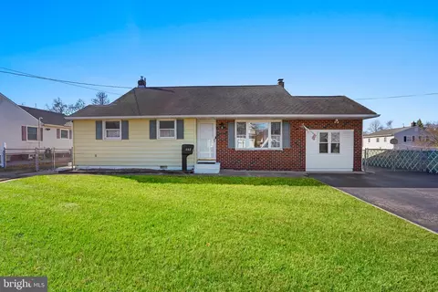 602 S Chester Ave, Delran, NJ 08075
