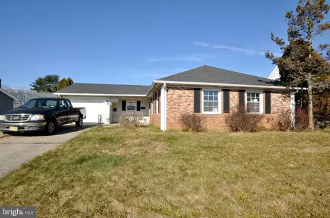 91 Hampshire Ln, Willingboro, NJ 08046