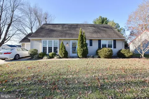 227 Bentwood Dr, Delran, NJ 08075