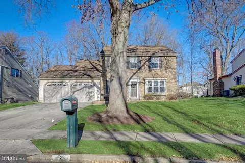 2 Sheffield Ct, Mount Laurel, NJ 08054