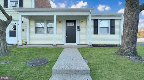 1 Fireside Ct, Willingboro, NJ 08046