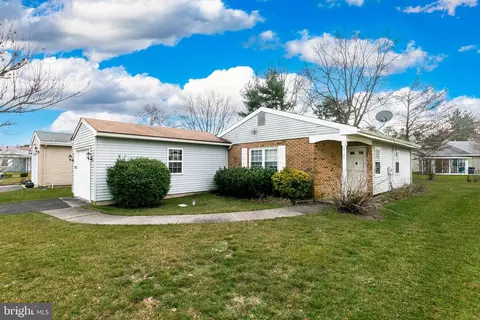 17 Thornbury Pl, Southampton, NJ 08088
