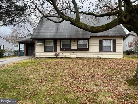 28 Pebble Ln, Willingboro, NJ 08046