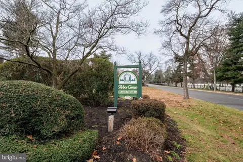 4 I5 Arbor Grn, Edgewater Park, NJ 08010