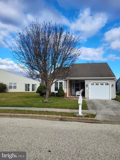 14 Bastian Dr, Mount Laurel, NJ 08054