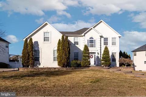 11 Edgewater Dr, Hainesport, NJ 08036