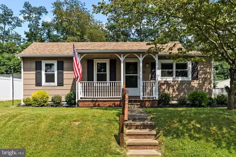 815 East Dr, Bordentown, NJ 08505