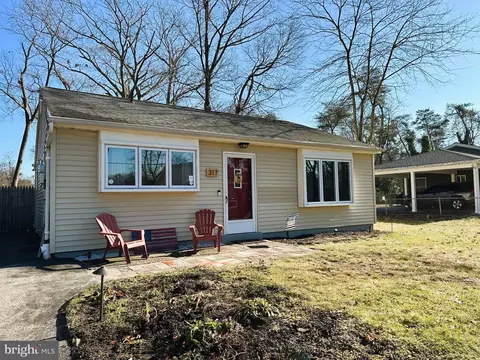 317 Walnut Ln, Mount Laurel, NJ 08054
