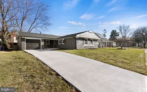 54 Gainscott Ln, Willingboro, NJ 08046
