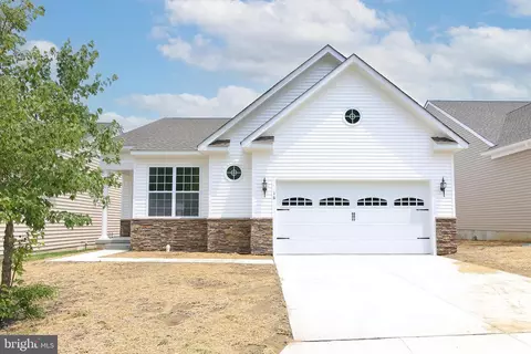 16 Simpkins Ln, Pemberton, NJ 08068