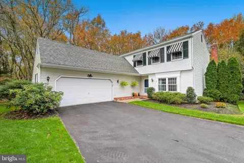 7 Longhill Ct, Medford, NJ 08055