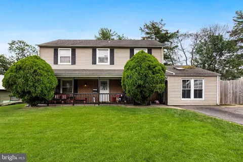 6 Montclair Ln, Willingboro, NJ 08046