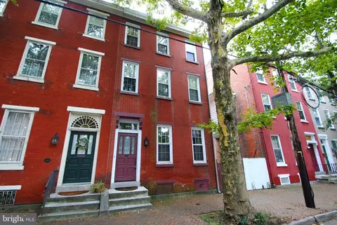 206 E Union St, Burlington, NJ 08016