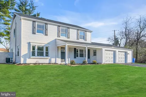 26 Snowflower Ln, Willingboro, NJ 08046