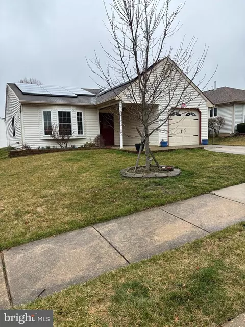 8 Waterwheel Ct, Columbus, NJ 08022