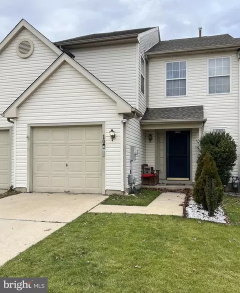 10 Woodcrest Ln, Delran, NJ 08075