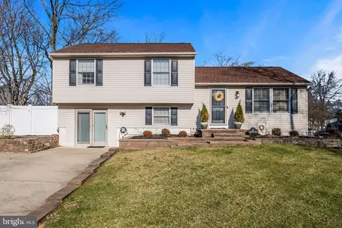 82 Overington Ave, Marlton, NJ 08053