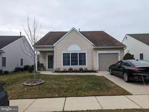 24 Lantern Ln, Columbus, NJ 08022