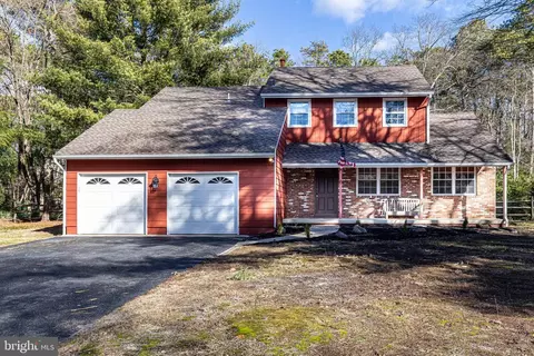 10 Knotty Oak Dr, Medford, NJ 08055