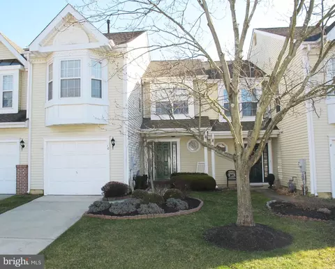 10 Stokes Rd, Mount Laurel, NJ 08054