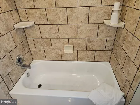 Bath - 504 N Maple Ave, Maple Shade, NJ 08052 photo 4 of 4