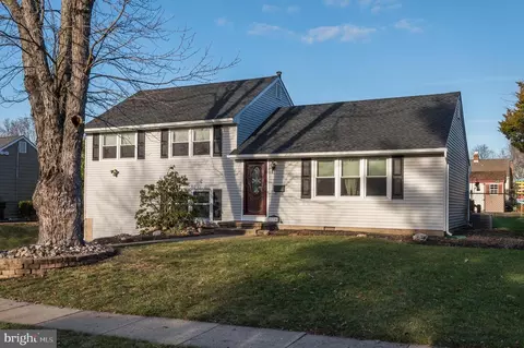 276 Southview Dr, Delran, NJ 08075