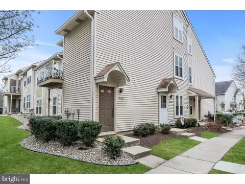 904 B Sedgefield Dr, Mount Laurel, NJ 08054
